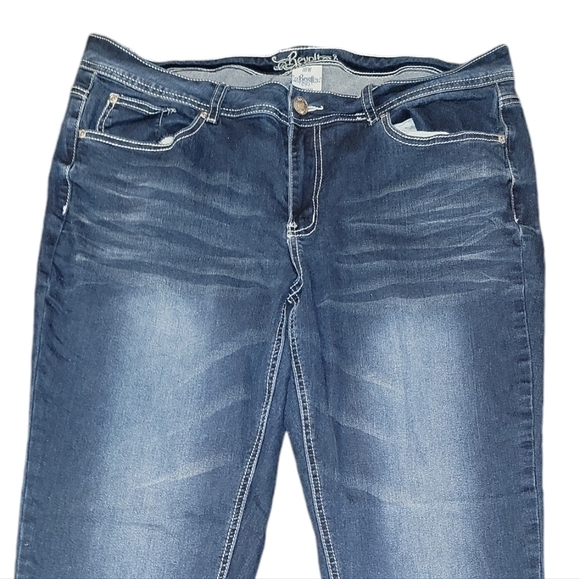 Revolt blue jeans size 18W straight leg stretchy material super comfortable - Picture 3 of 9